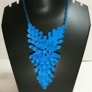 ENAMEL MATTENS V-SHAPED NECKLACE – BLUE